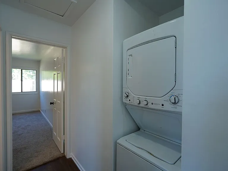 719 Esther Way — Photo 17