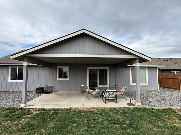 3rd image of 3212 Semilla Ct
