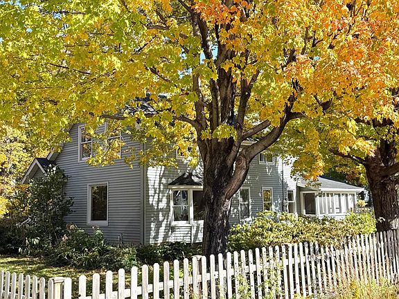 4th image of 717 Winona St