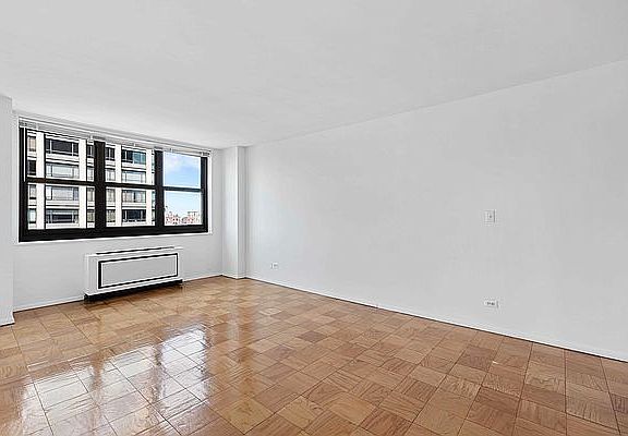 4th image of 200 E 72nd St APT 30B