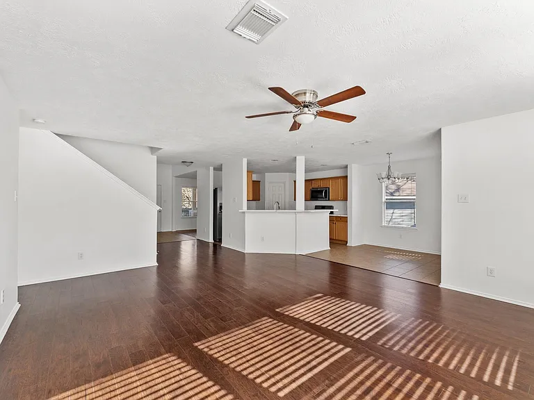 6 Druids Glen Pl — Photo 9