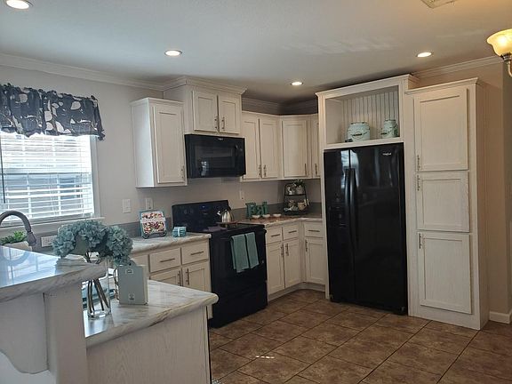 3rd image of 4041 Roberts Way #D1sm0a