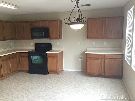 3rd image of 16612 Jasmine Springs Dr