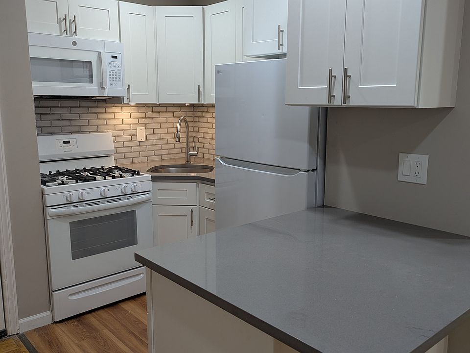 1st image of 3 Hemlock Dr #114