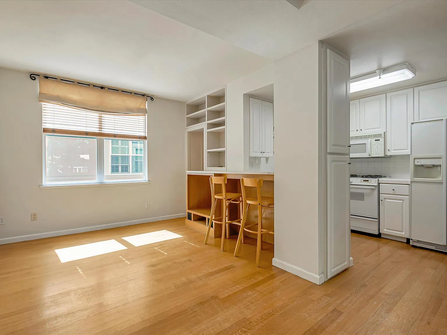 2 bed, 2.5 bath, 1150 sqft, $3,450 — Photo 3