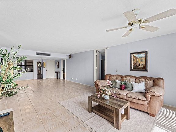 4th image of 501 SW 11th Place #412