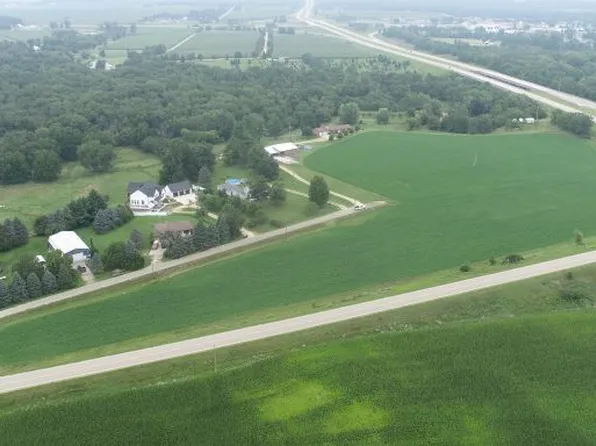 2688 1/2 252nd St, De Witt, IA 52742