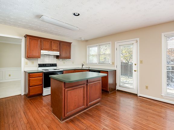 2nd image of 789 Willow Oak Cir