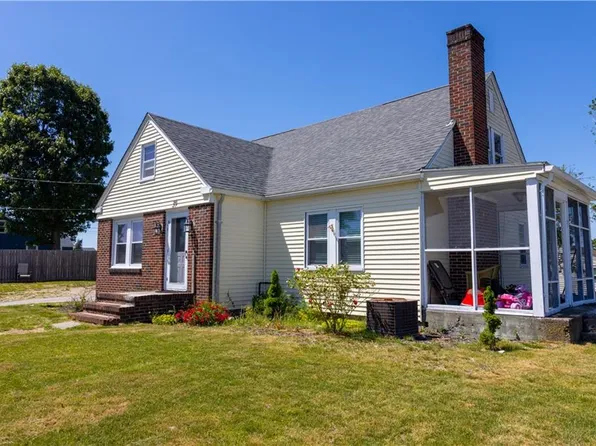39 Rowe Ave, Warwick, RI 02889