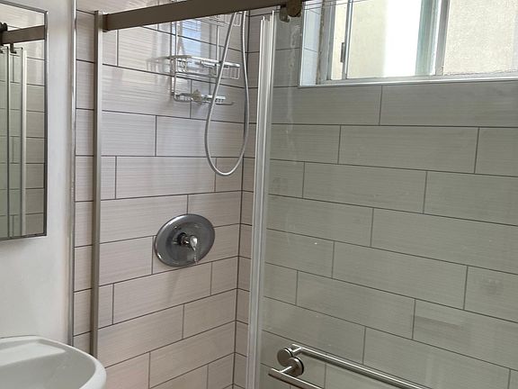4th image of 512 Westminster Ave #B