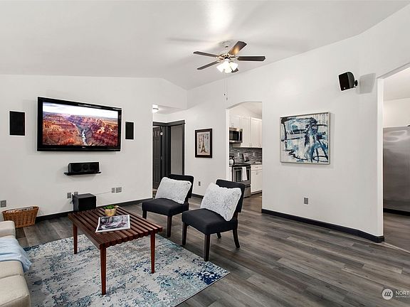 3rd image of 1909 O Court SE