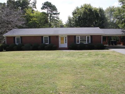 830 Woodcrest Dr, Winston Salem, NC, 27104