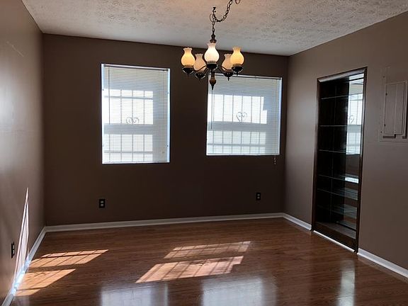 3rd image of 504 E 59th St