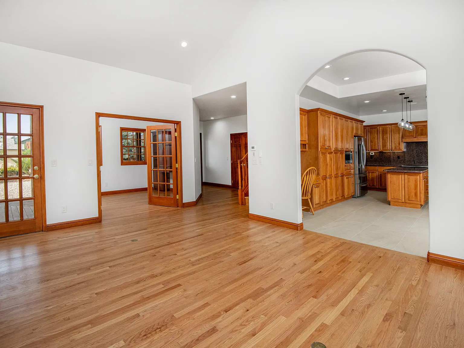 6 bed, 4623 sqft, $7,500 — Photo 4