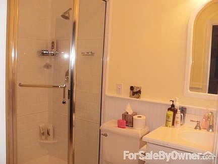 Dining Room
						:
						Open plan, opens to patio/balcony, hardwood floor and modern dim- light fitting