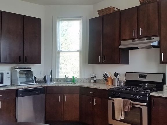 2nd image of 1520 N Artesian Ave #2F