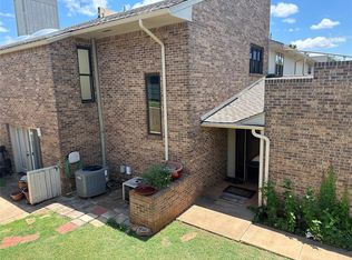 1001 Cardinal Ct, Clinton, OK 73601