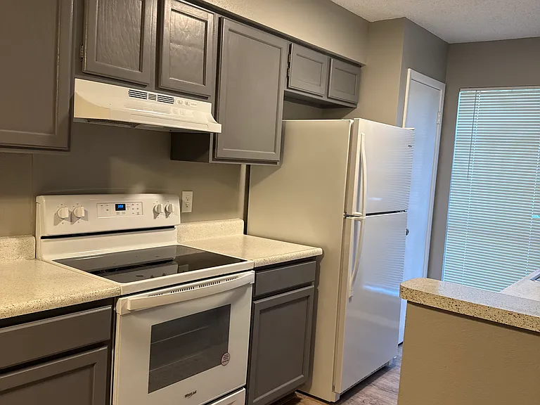 331 W Mistletoe Ave #201 — Photo 7