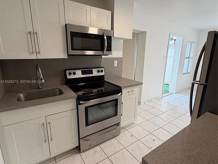 2420 NW 31st St #3 — Photo 5