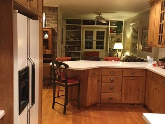 2nd image of 1819 E Gundersen Ln