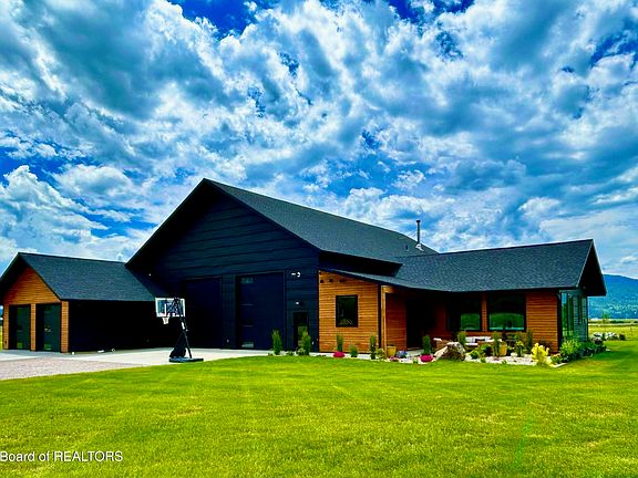 2nd image of 423 Palisades Dr