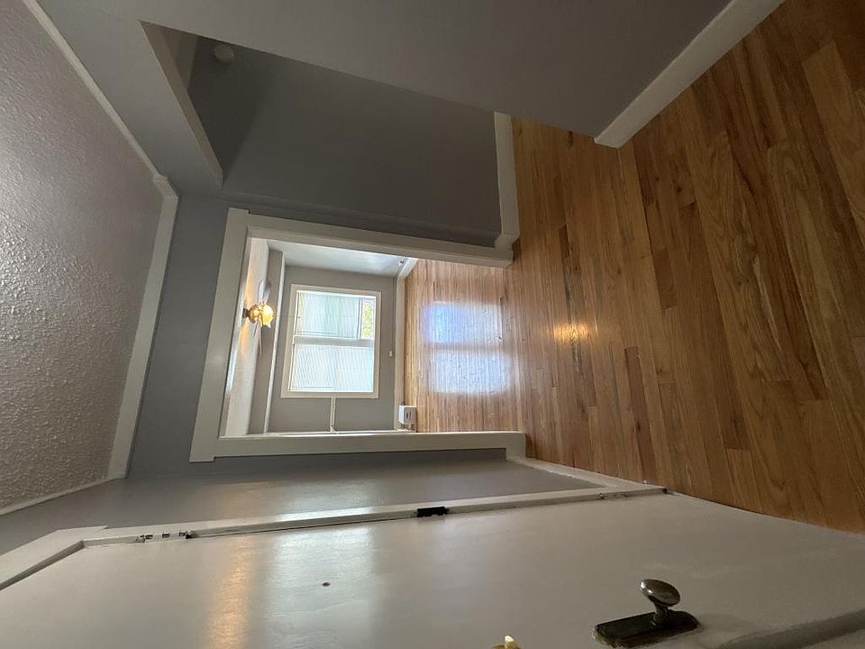 1st image of 933 18th St
