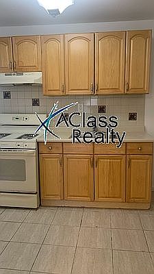 4th image of 2847 46th St APT 2R