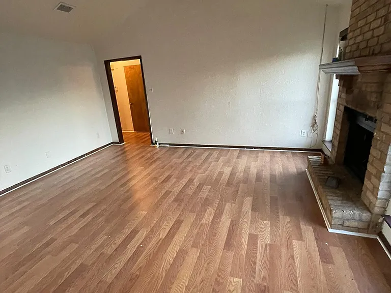 230 Berkshire Ln — Photo 6