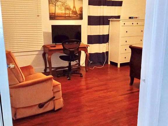 4th image of 1315 Lindsey St #1