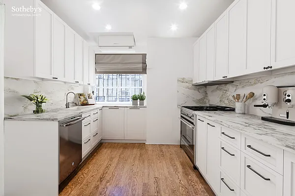 Sold by Sotheby's International Realty | media 22