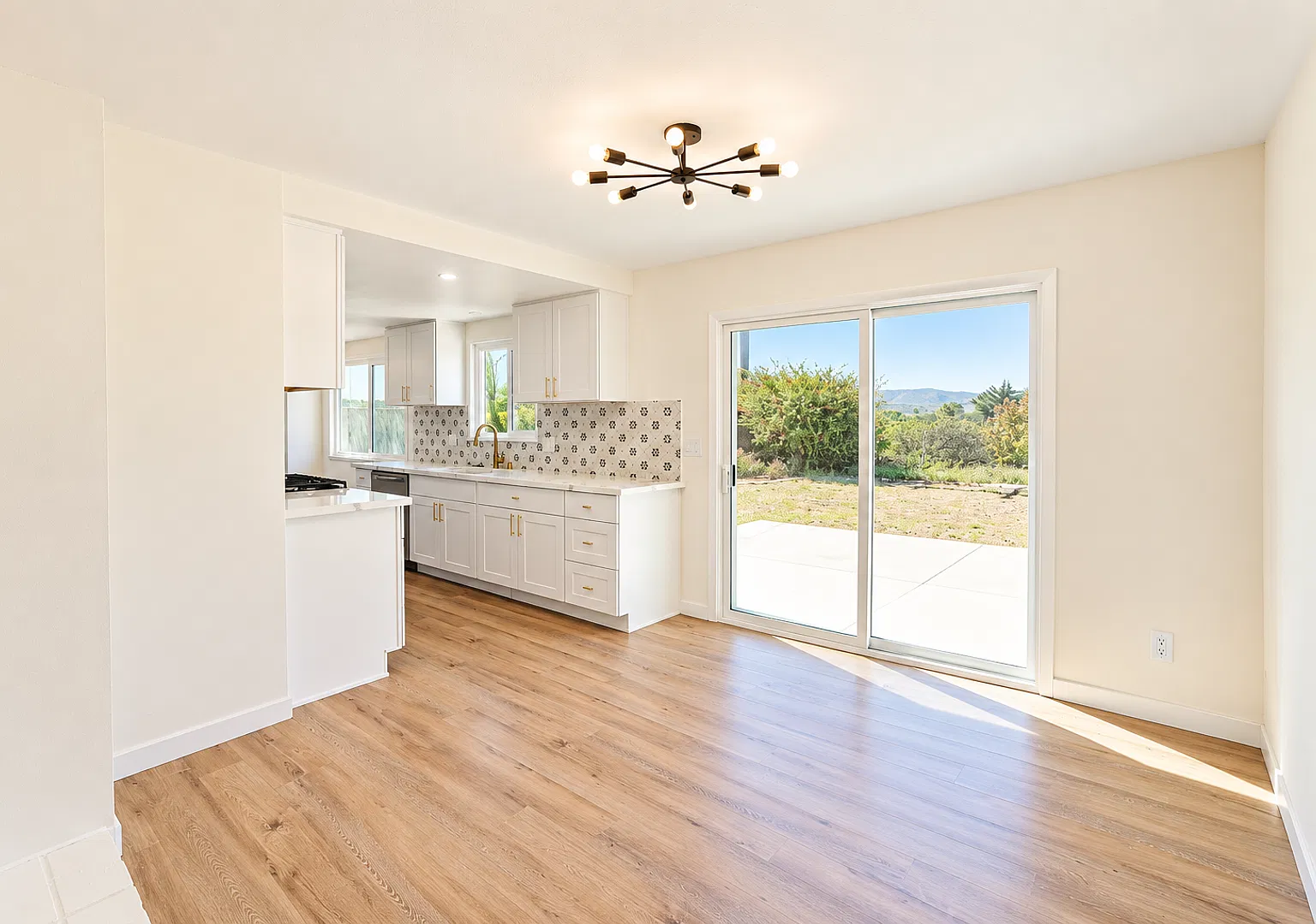 Luxurious Crestview Home — Photo 4