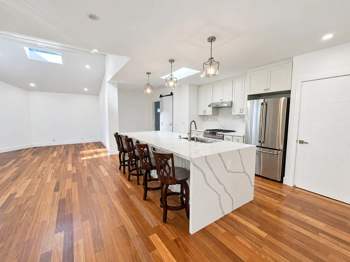 4 bed, 2350 sqft, $8,500 — Photo 3