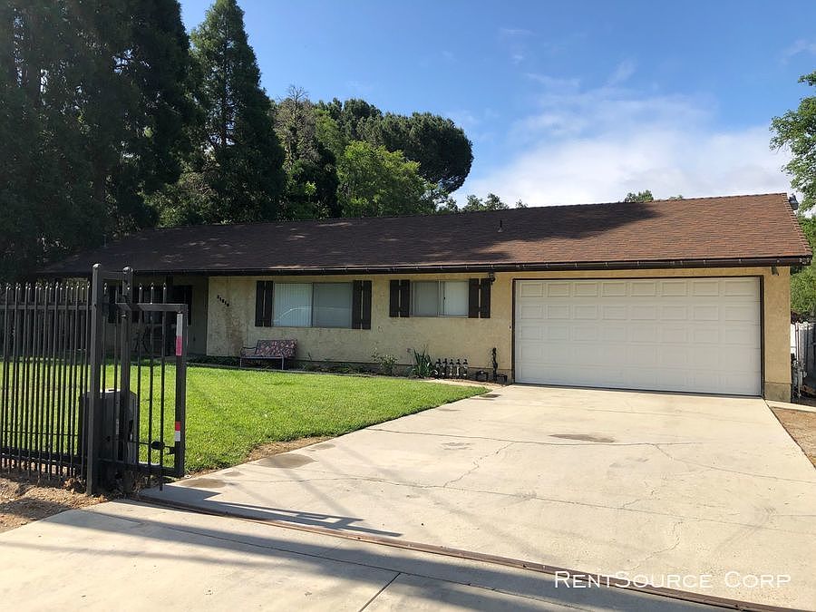 1st image of 21618 Cleardale St