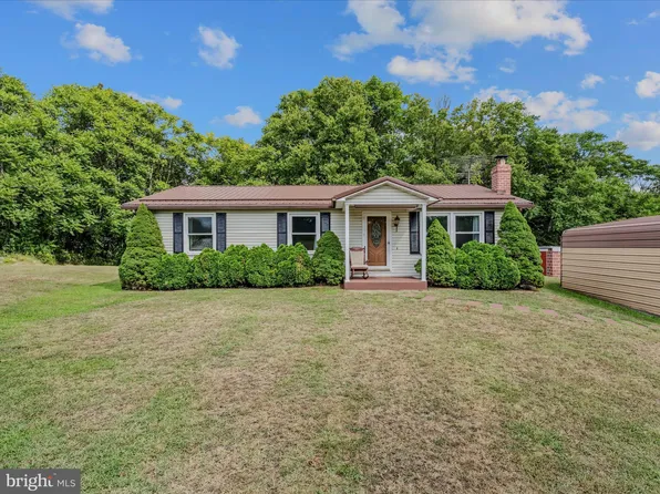 260 Bennett Ln, Berkeley Springs, WV 25411
