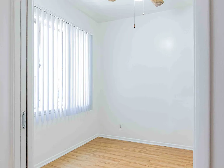 Gayley Manor Apartments — Photo 66