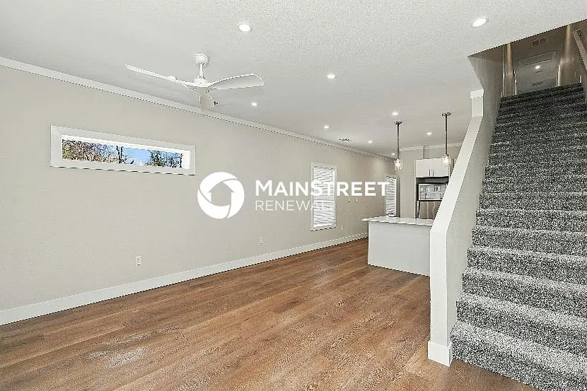1169 E Oleander St — Photo 2