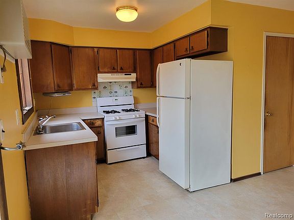 4th image of 37011 Charter Oaks Blvd