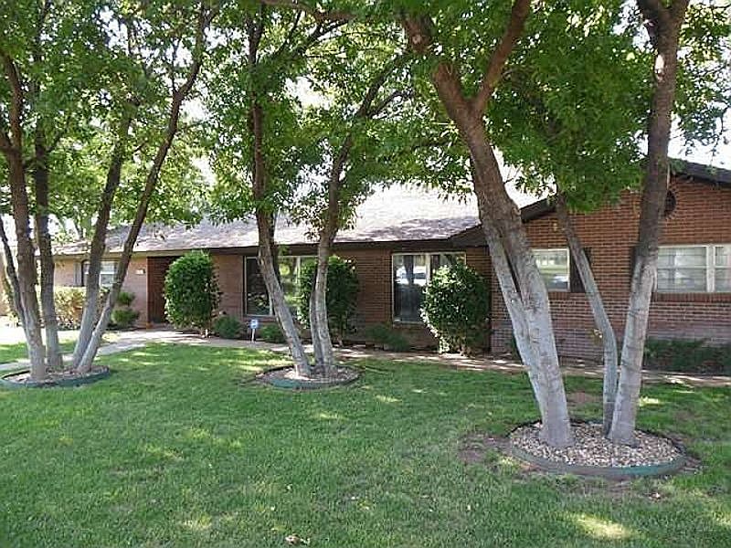 1st image of 208 Country Club Ln