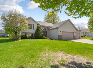 1255 Cottage Ln SE, Owatonna, MN 55060