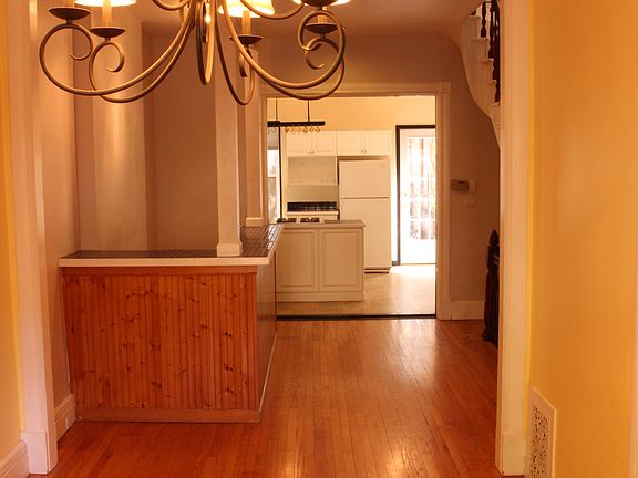 Front rm view toward kitchen