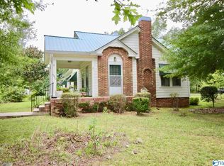 1104 E Main St, Centre, AL 35960