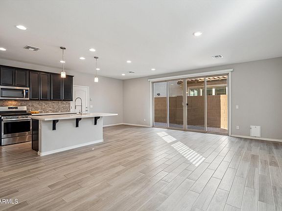 5th image of 948 E ANDERSON Avenue