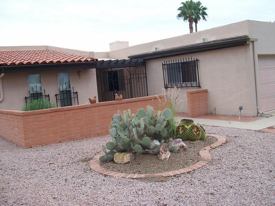 1st image of 215 E Placita Del Iris