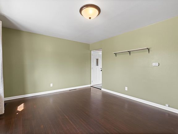 3rd image of 616 E Oakland St