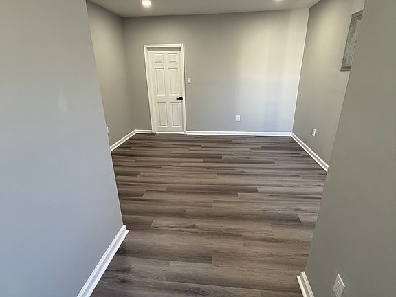 3rd image of 3220-22 N Front St #2