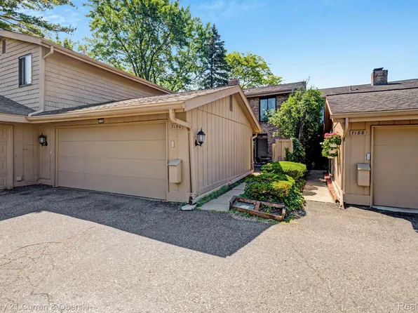 7190 Pebble Park Dr, West Bloomfield, MI 48322