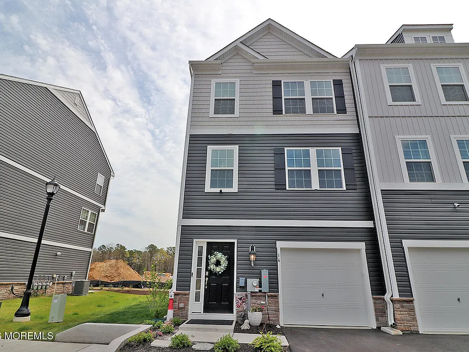 16 Baybreeze Dr