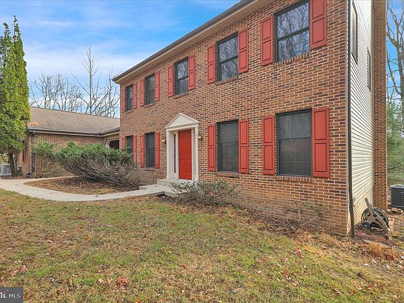 3rd image of 1815 Larch Cir #L-0203
