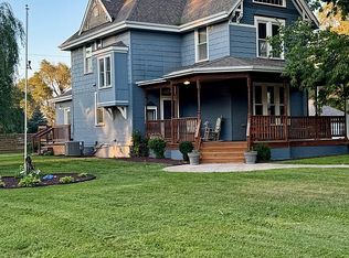 302 E 5th St, Plankinton, SD 57368