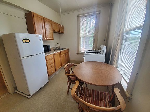 3rd image of 523 E Buffalo St APT 1